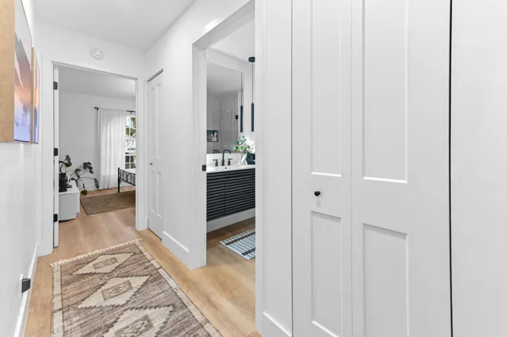 22 Bathroom 01