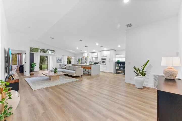 07 Livingroom 01