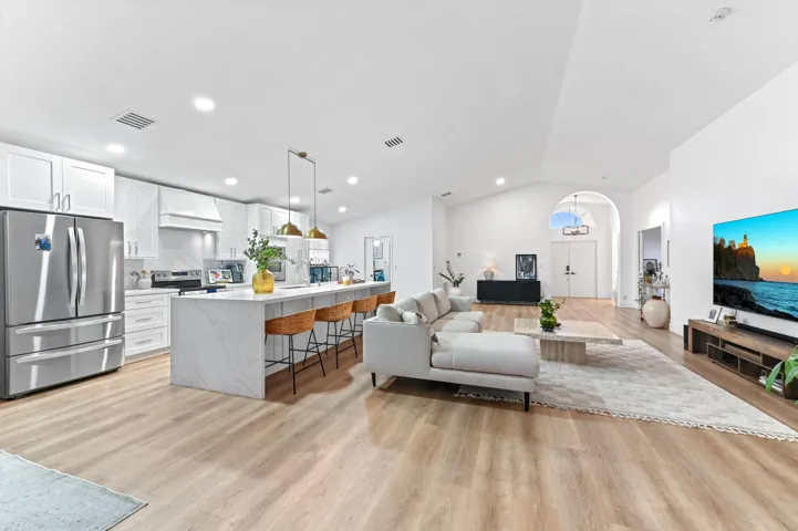 12 Livingroom 06
