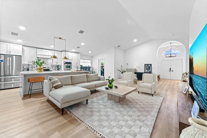 11 Livingroom 05