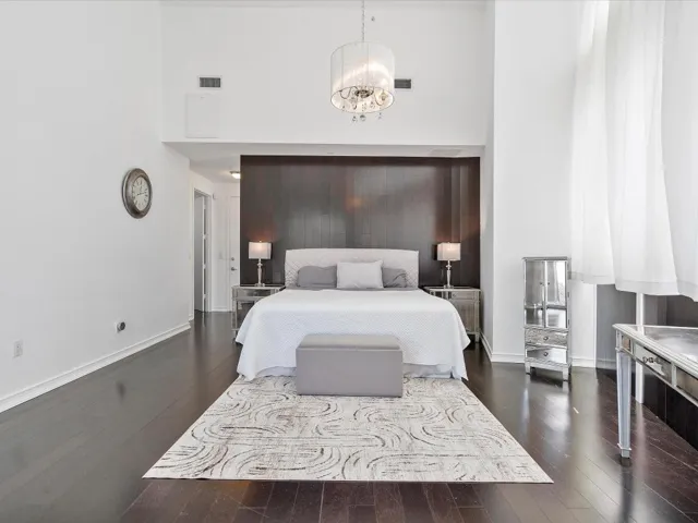 033-18101 Collins Ave #401_033