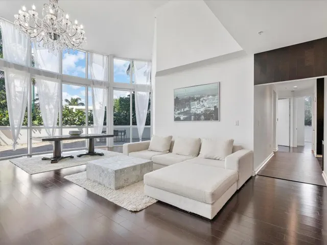 026-18101 Collins Ave #401_026