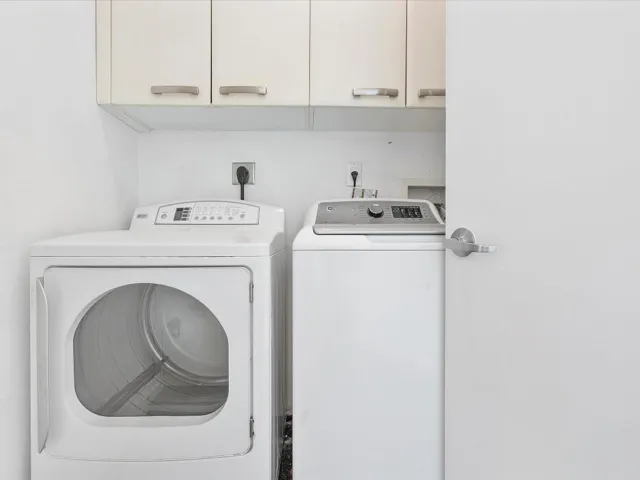 064-18101 Collins Ave #401_064