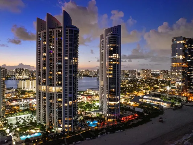116-18101 Collins Ave. Sunny Isles TWILI