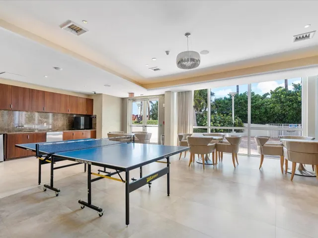 087-18101 Collins Ave #401_087