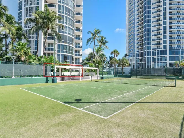 095-18101 Collins Ave #401_095