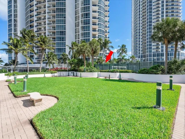 098-18101 Collins Ave #401_098