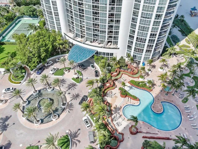 085-18101 Collins Ave #401_085