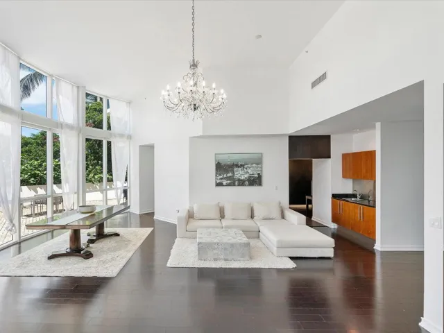 066-18101 Collins Ave #401_066