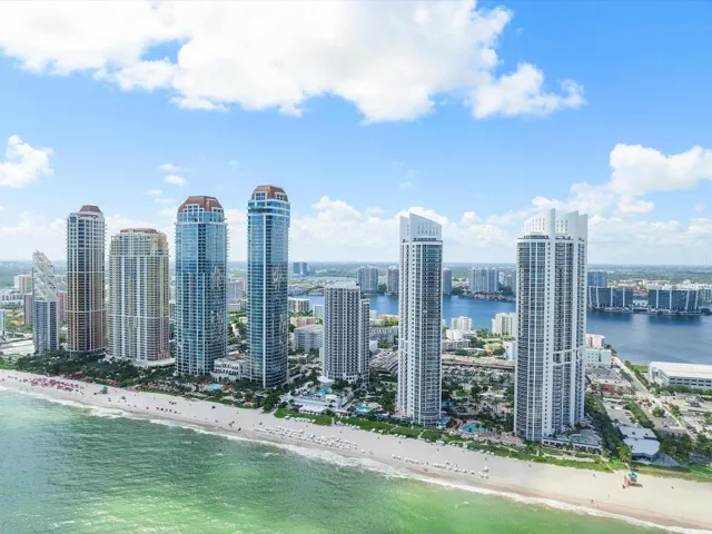009-18101 Collins Ave #401_009