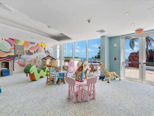 089-18101 Collins Ave #401_089
