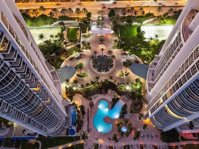109-18101 Collins Ave. Sunny Isles TWILI