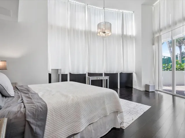 035-18101 Collins Ave #401_035