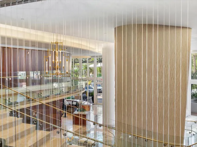 088-18101 Collins Ave #401_088
