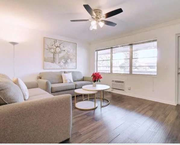 134 Berkshire F - Living Room 2