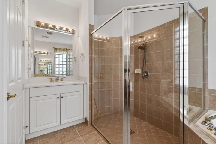 2205NewportIslesBlvd(33)