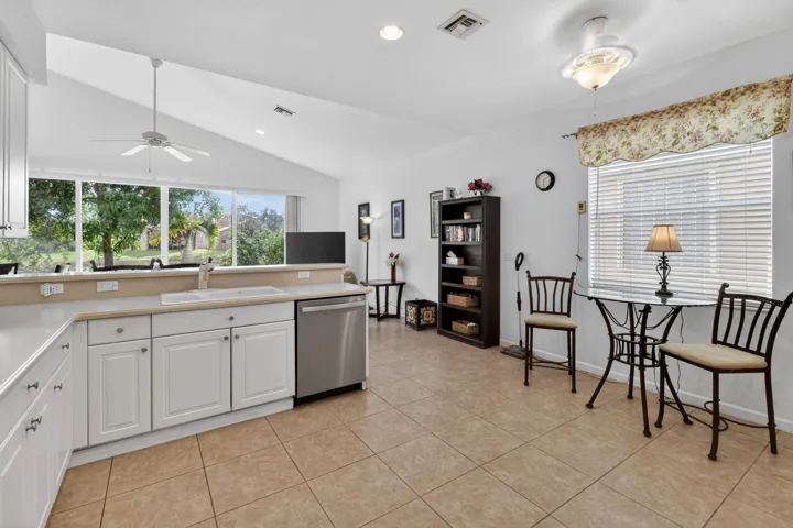 2205NewportIslesBlvd(21)
