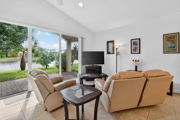 2205NewportIslesBlvd(17)