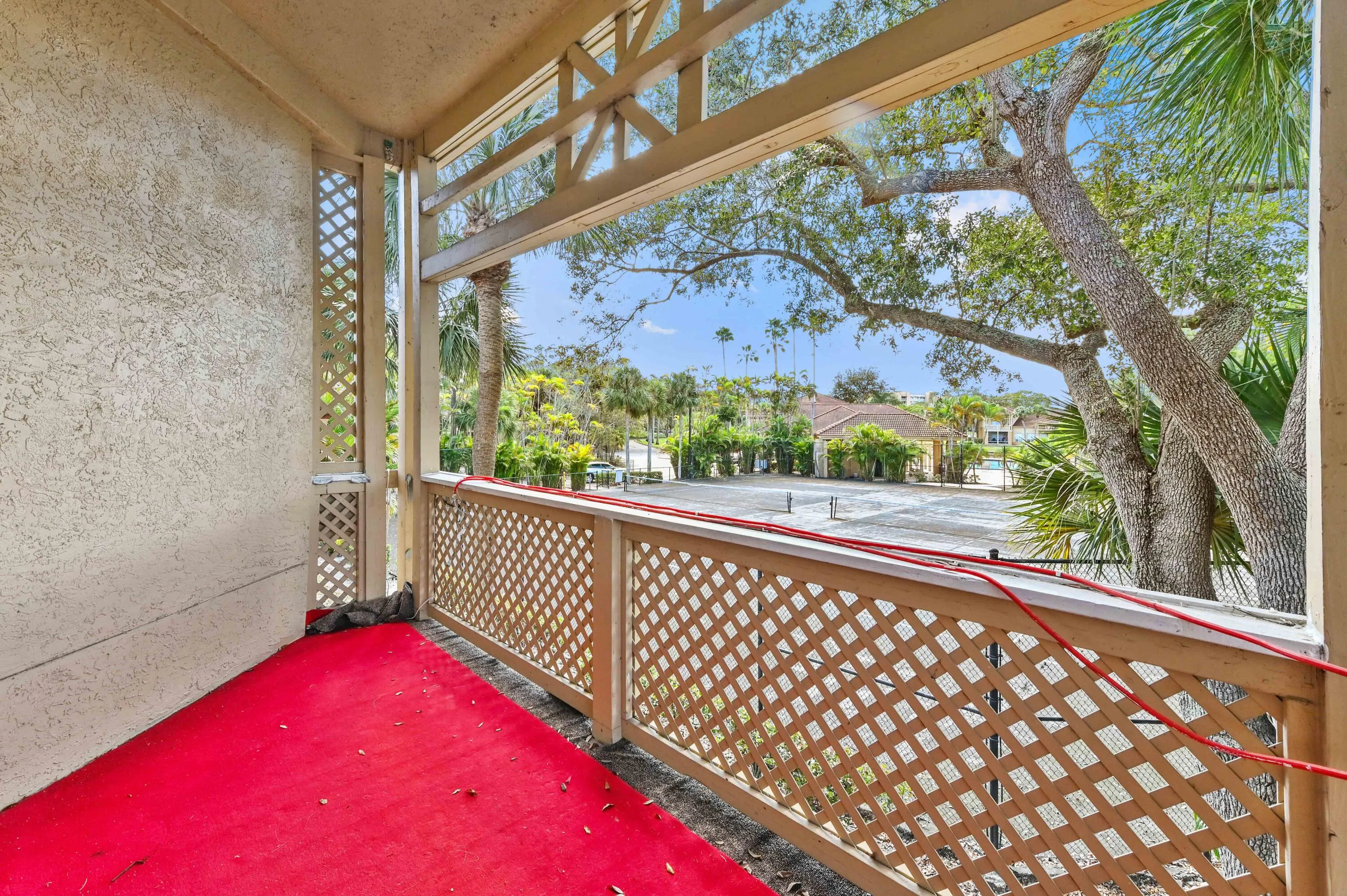 34 balcony 01