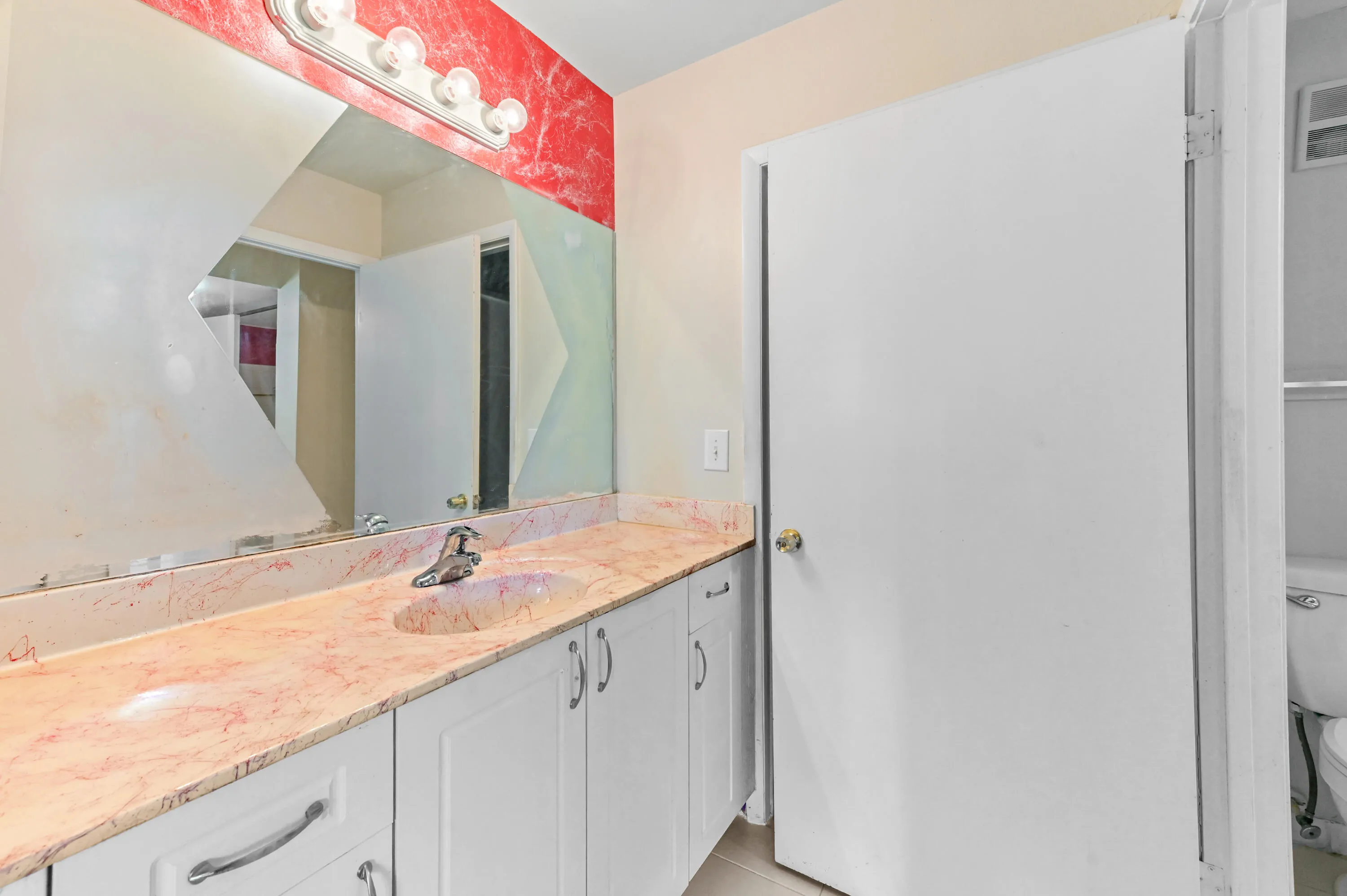 20 Bathroom 02