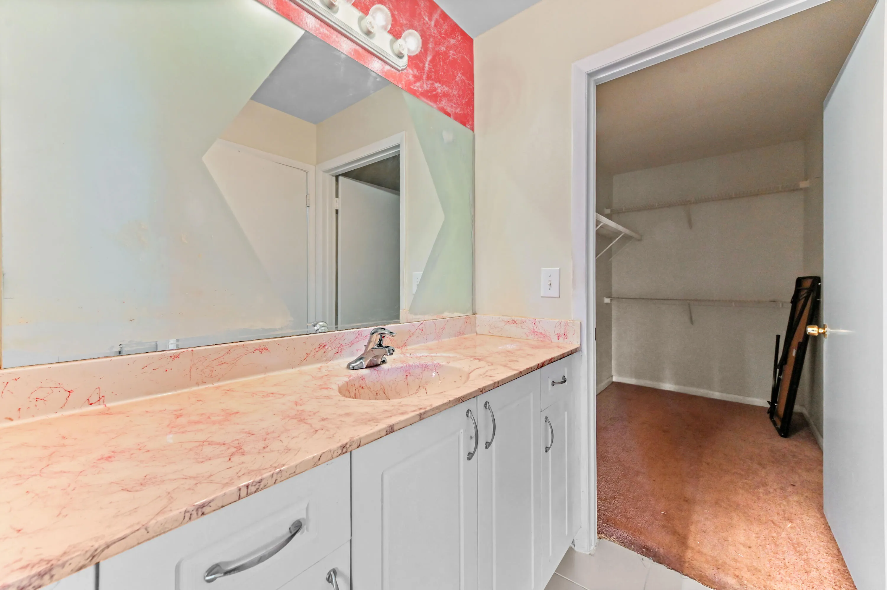 19 Bathroom 01