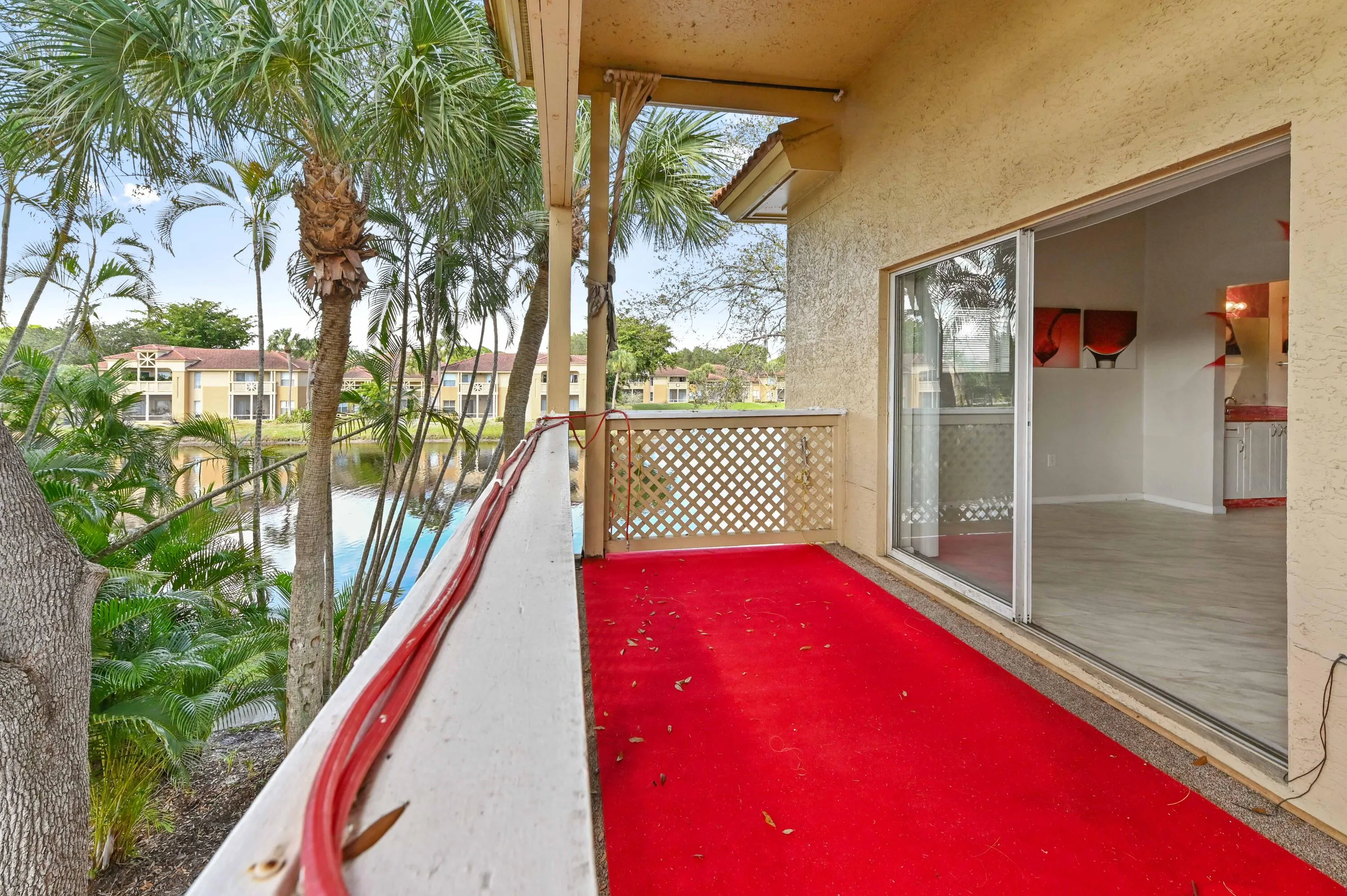 35 balcony 02