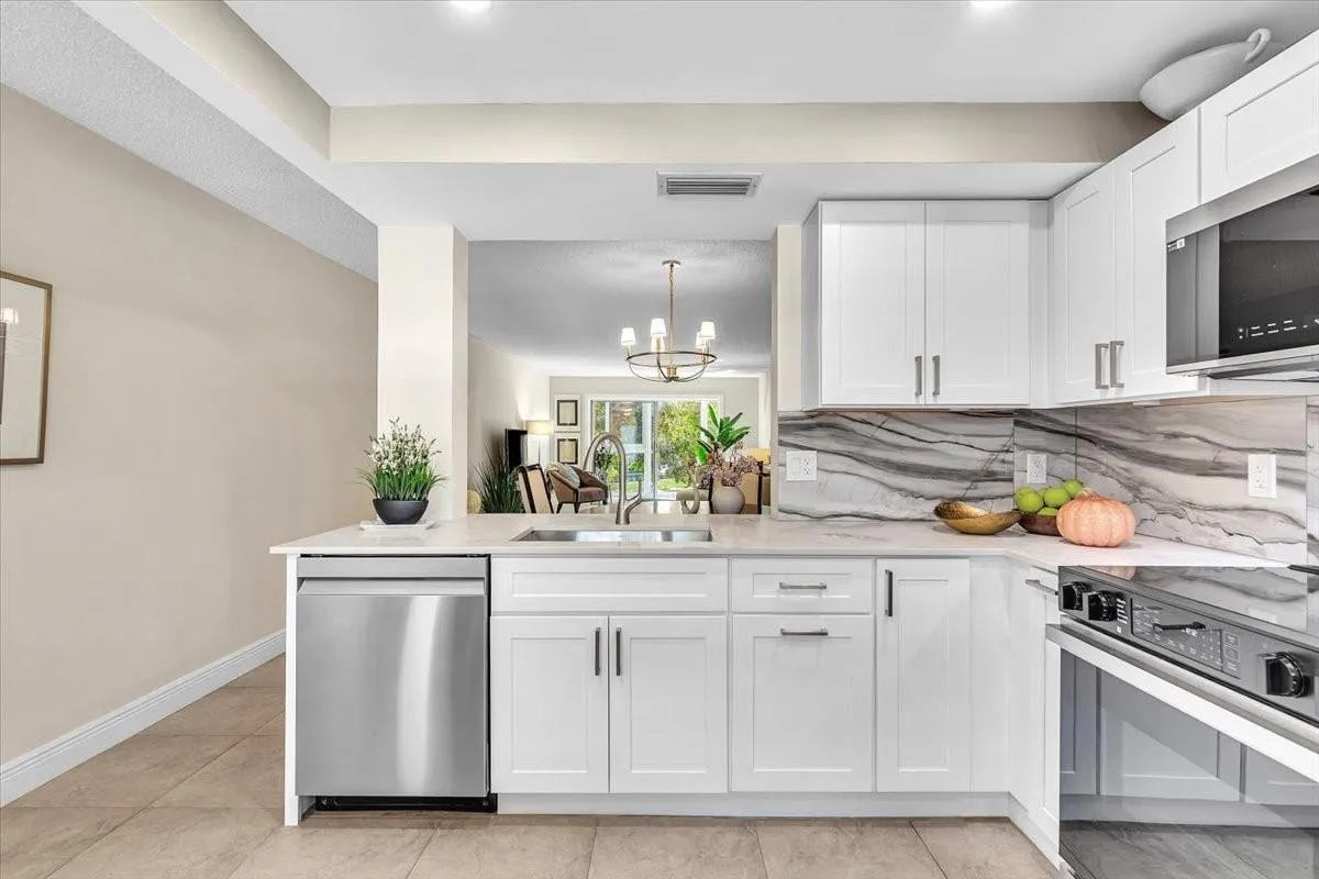 Countertop and backsplash match