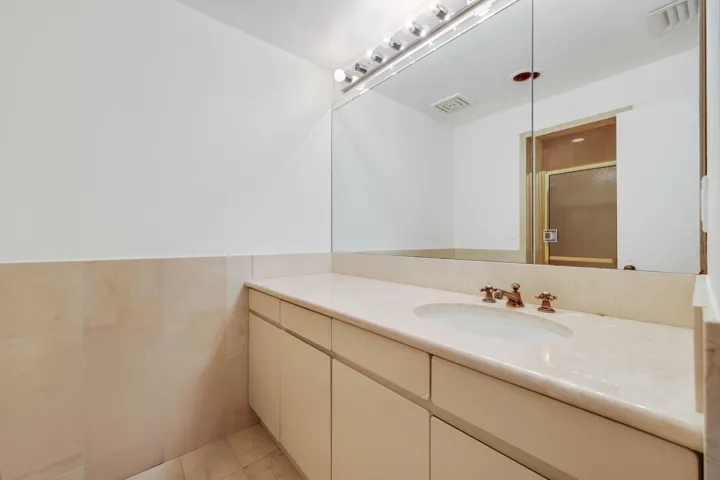Second En-Suite Bathroom
