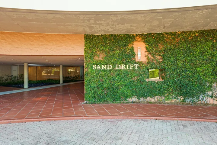 Front of Sand Drift - 2 North Breakers Row