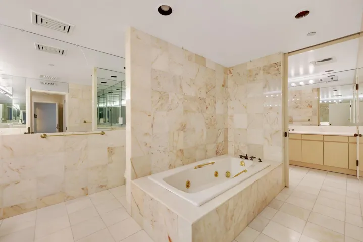 Primary En-Suite Bathroom