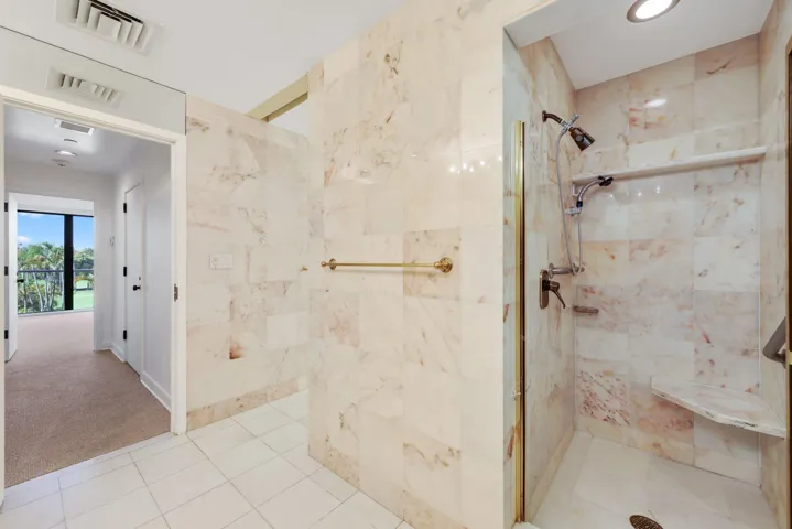 Primary En-Suite His/Hers Bathroom