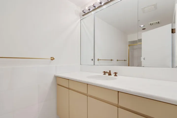 First Guest En-Suite Bathroom