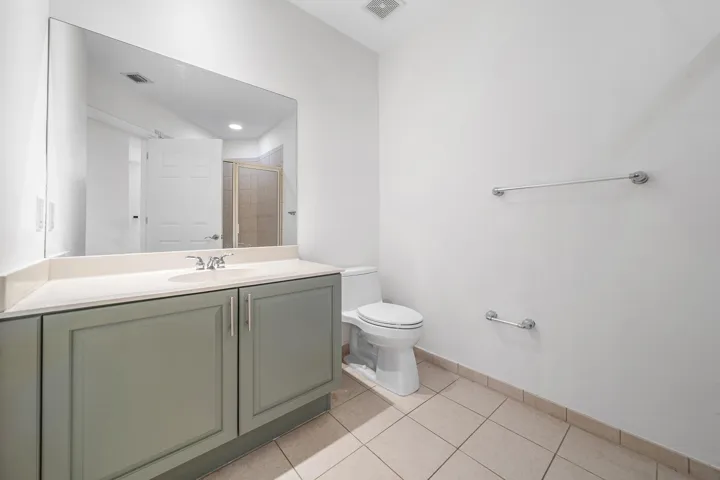 1st Floor Full Bathroom