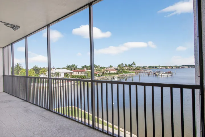 Expansive Balcony