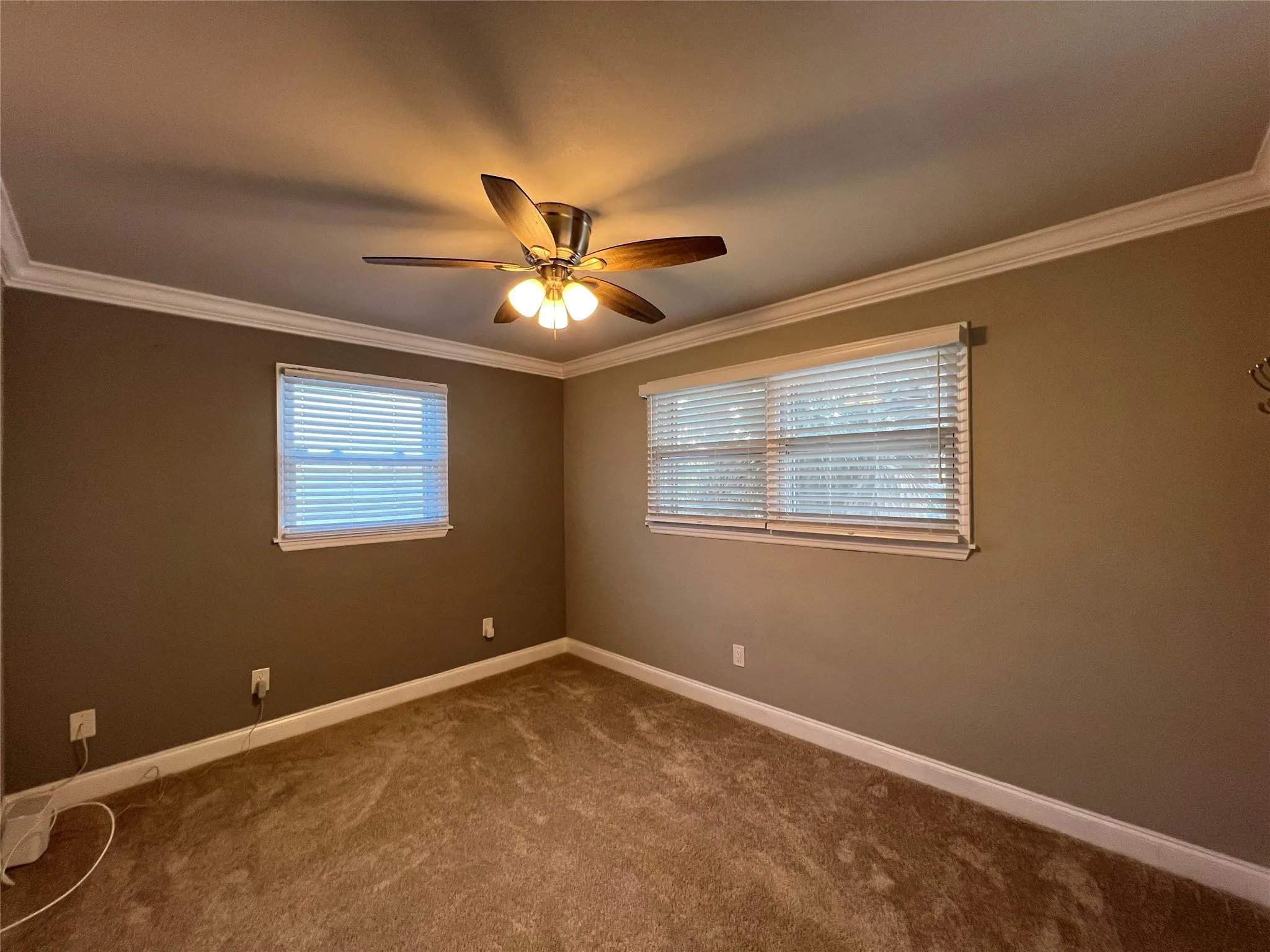 BEDROOM w/carpet