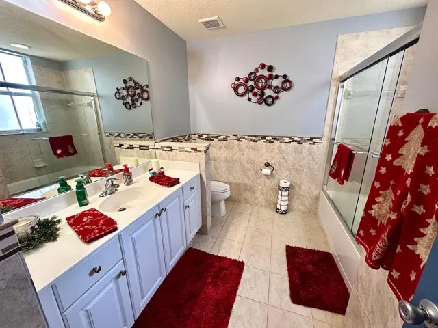 Large guest bathroom