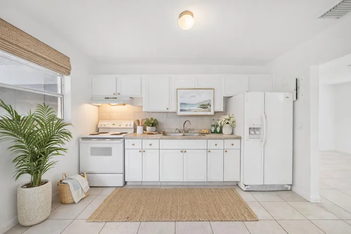 Kitchen - virtually staged