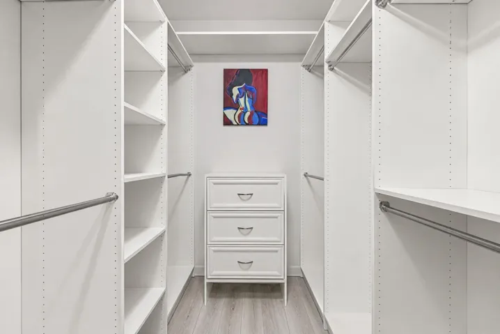 27-web-or-mls-empty_closet updated