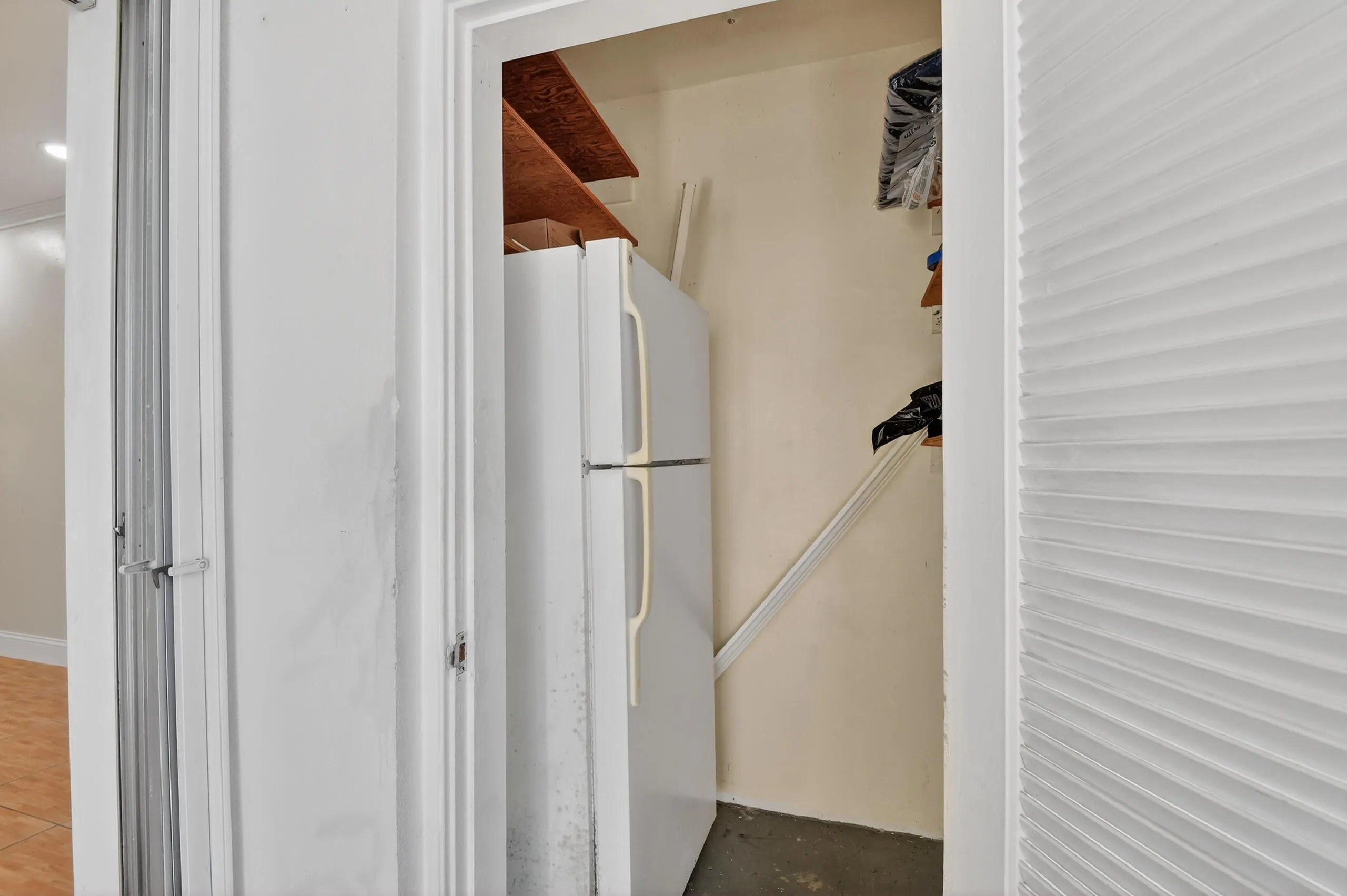 Extra Sorage/ Refrigerator