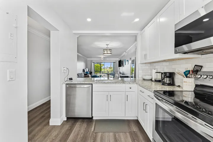 015-13369TouchstonePlace-B102-PalmBeachG