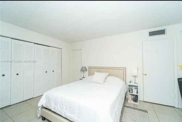 185 Normandy D Primary Bedroom
