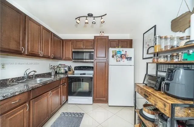 185 Normandy D Kitchen