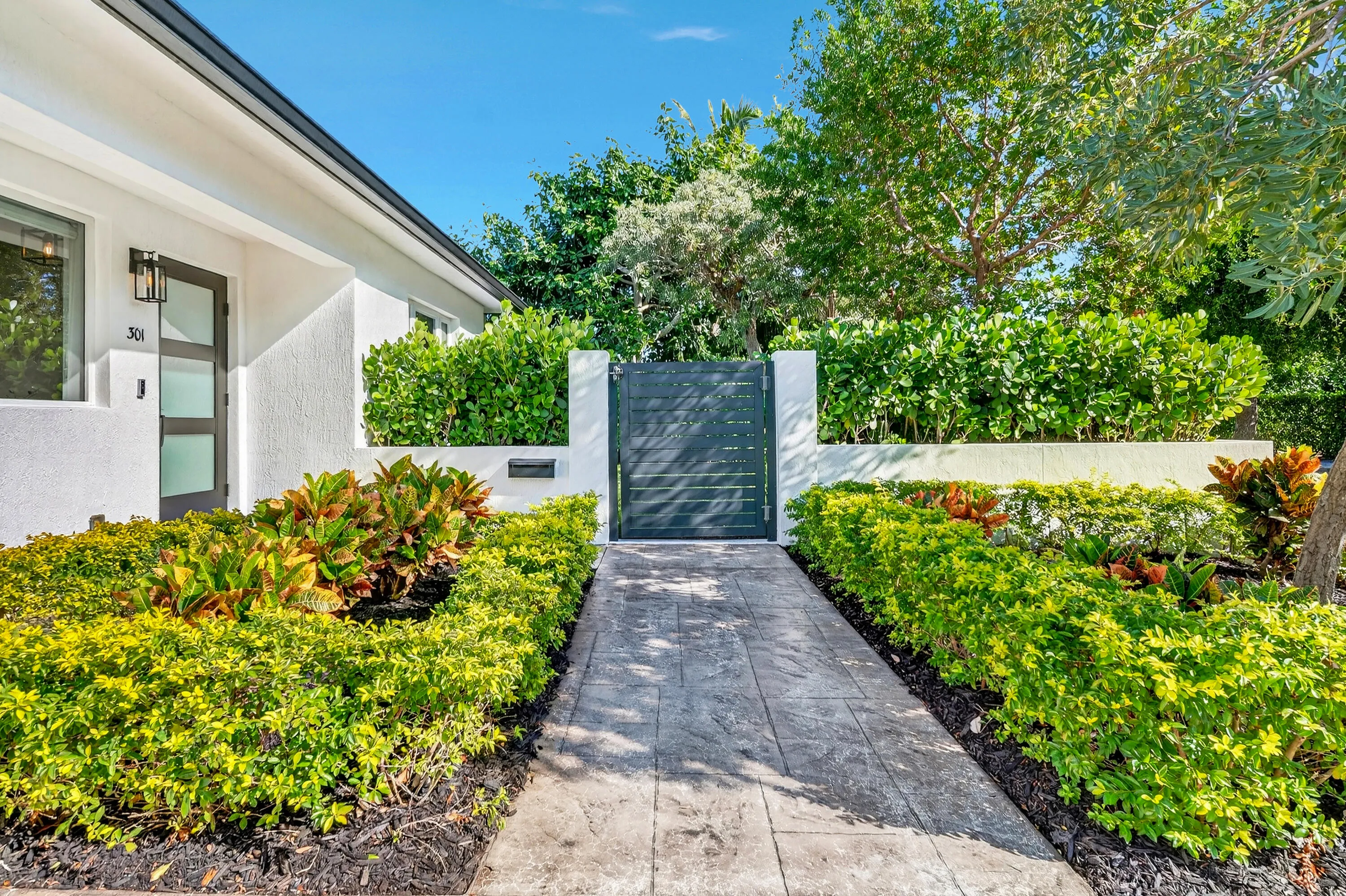 301-PILGRIM-ROAD-33401-004
