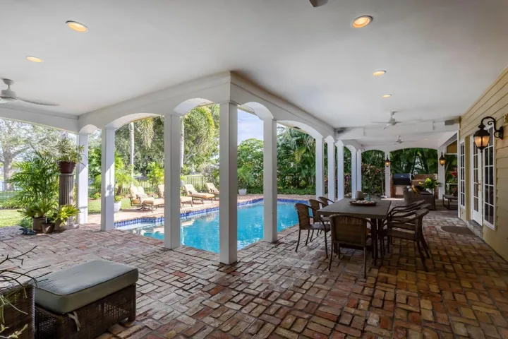 Lanai corner view