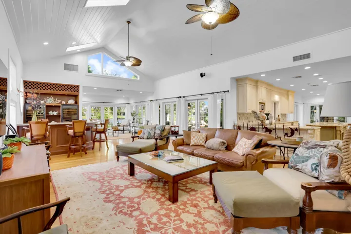 Great area for entertaining!
