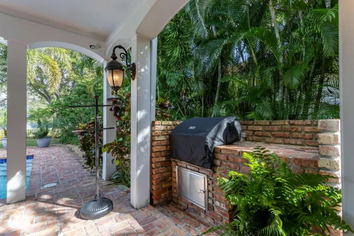 Outdoor kitchen