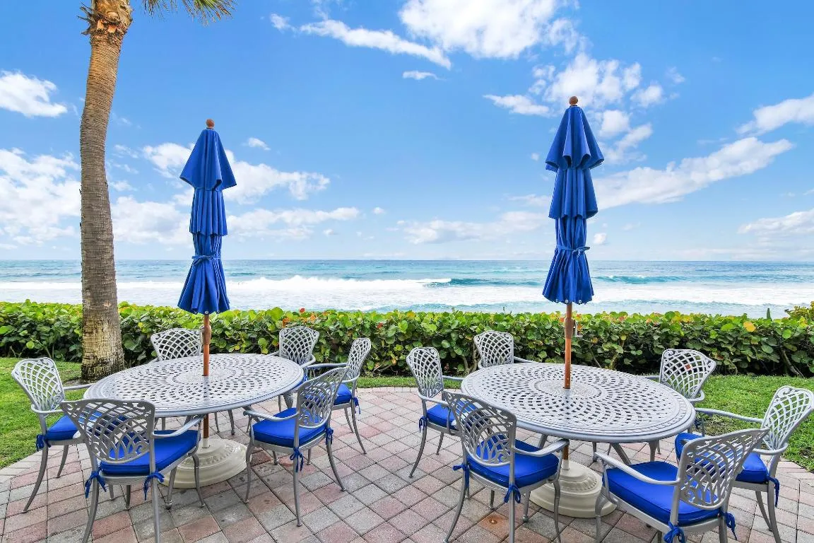 Alfresco Beach Dining