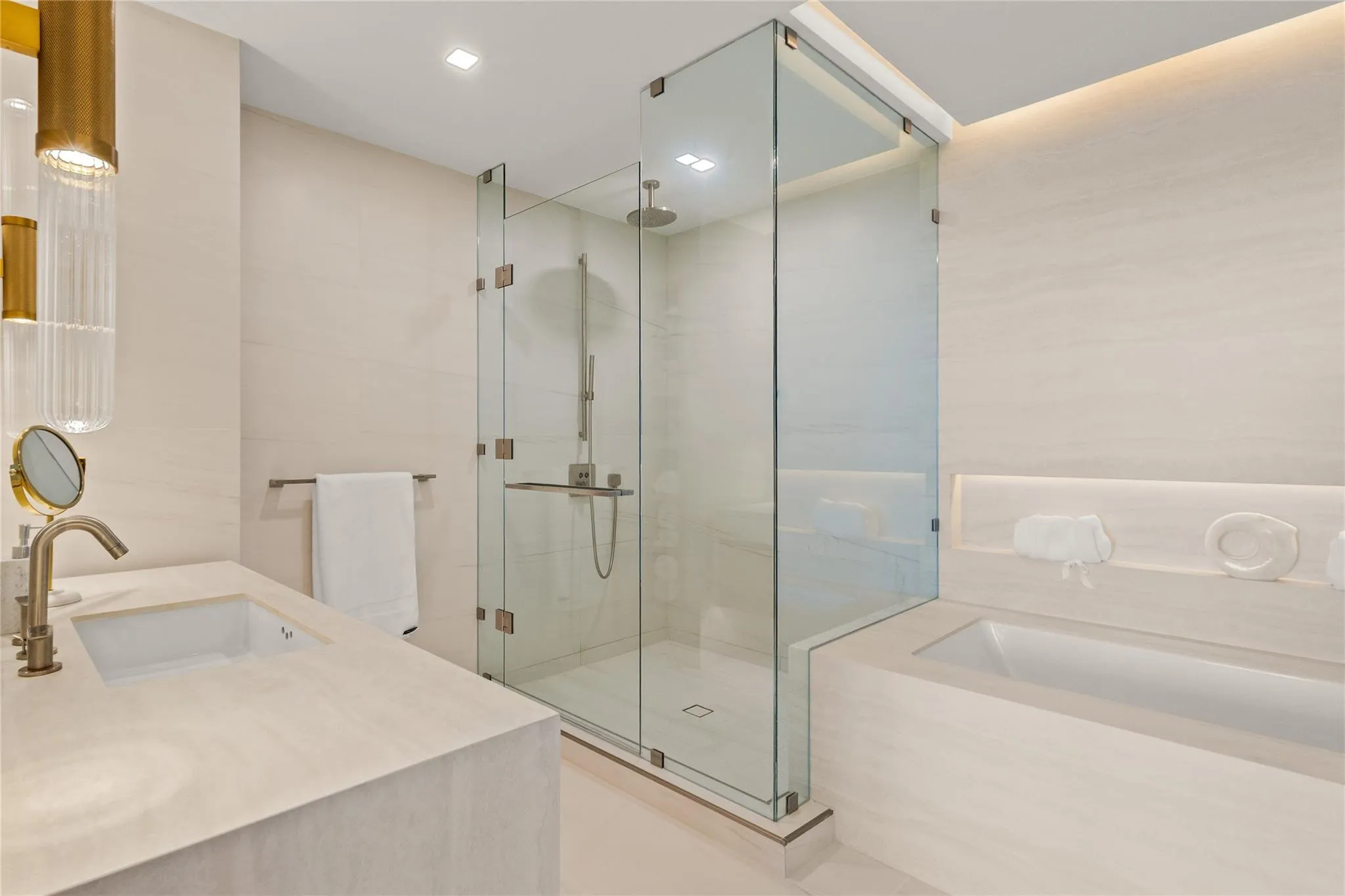 Separate Tub & Shower