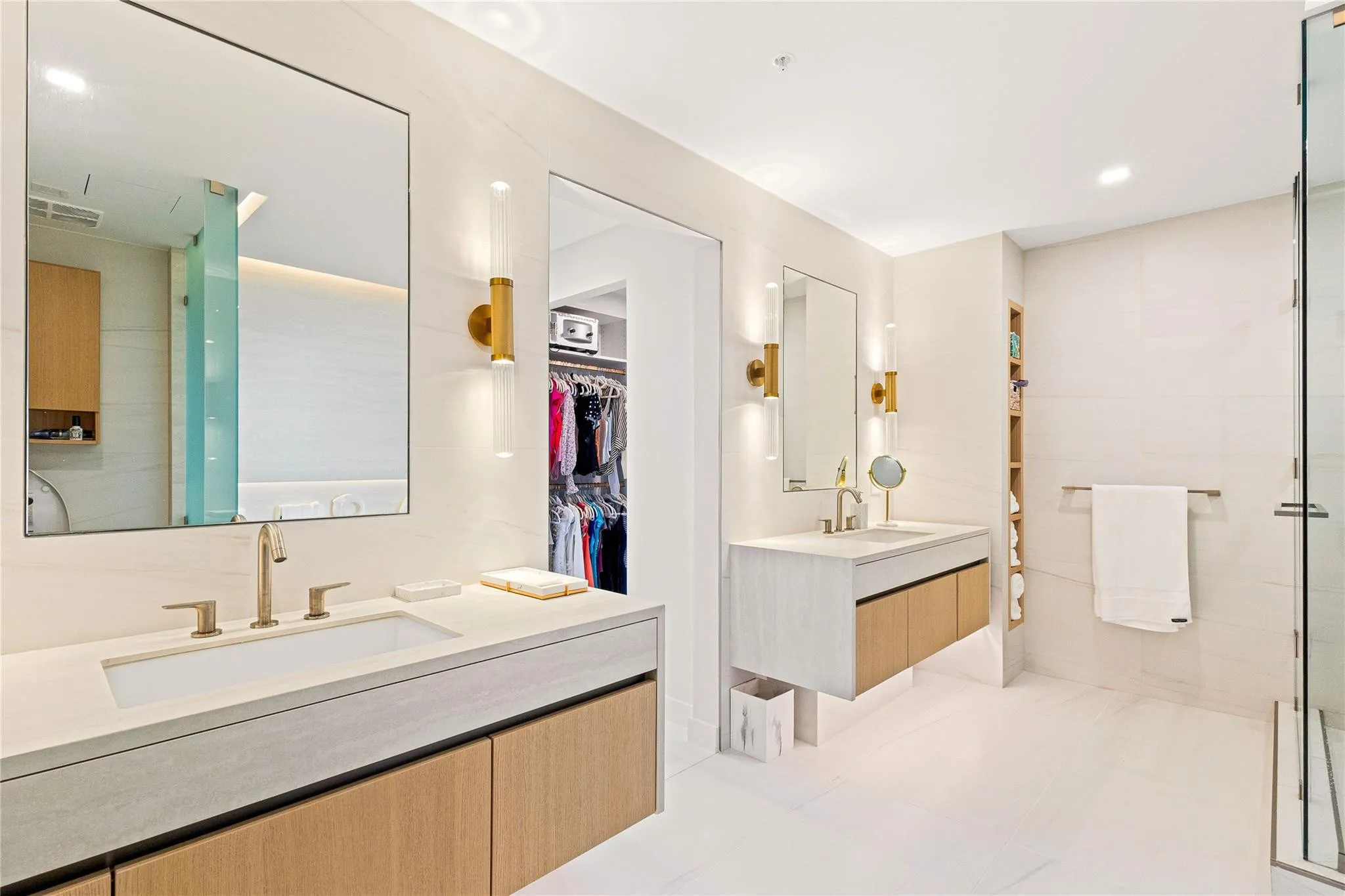 Dual vanity