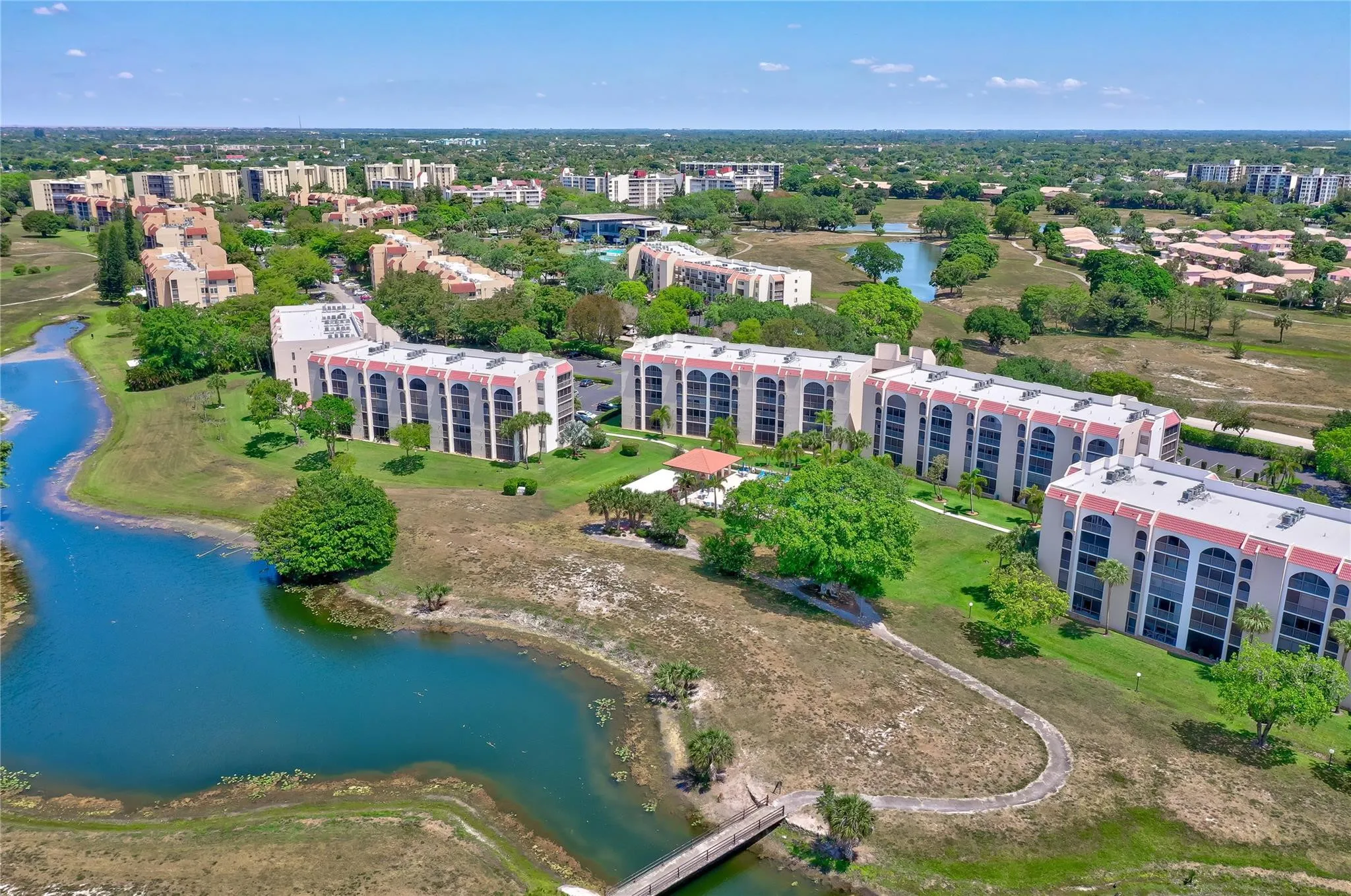Spectacular Lakes of Environ Community With Brand New Roofs & New Paint